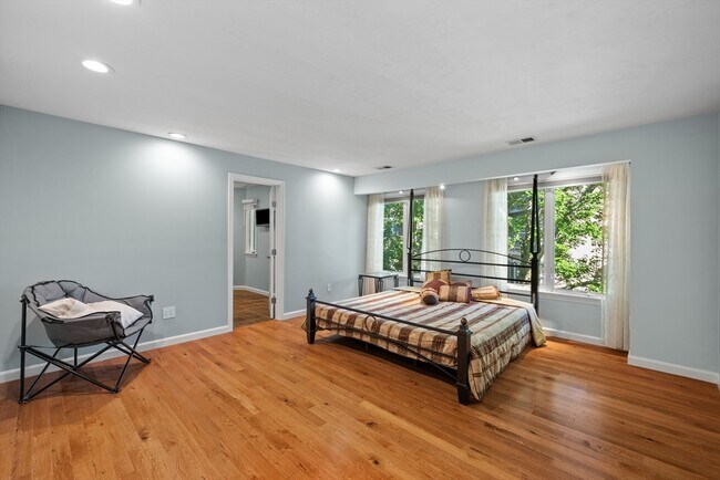Building Photo - 48 Pointe Rok Dr