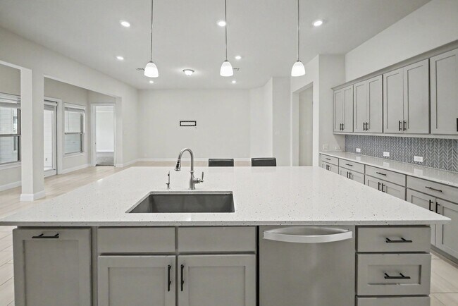 Building Photo - Stunning 4BR Home with 3-Car Garage in Turning Stone - Realtor Commission: $750