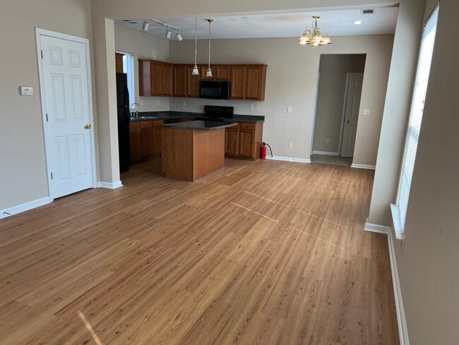 Building Photo - 645 Greenlaw Pl
