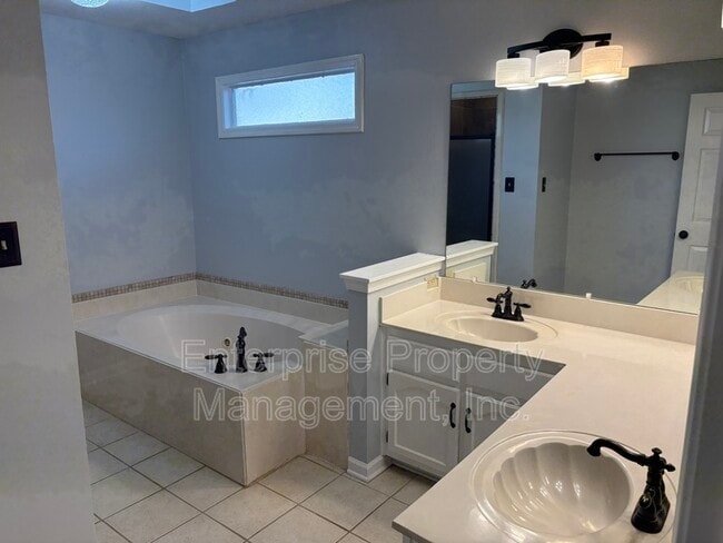 Building Photo - 535 Fox Run Ln