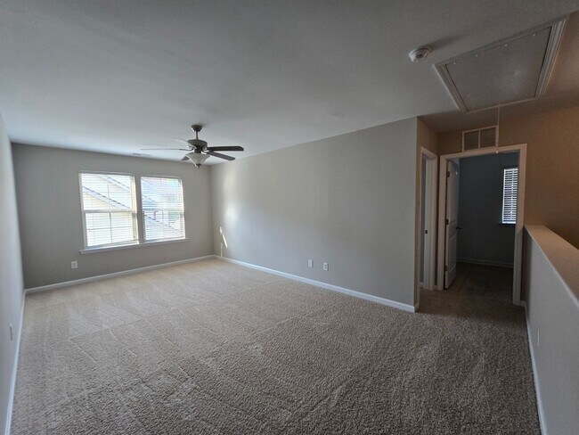 Building Photo - 271 River Oak St