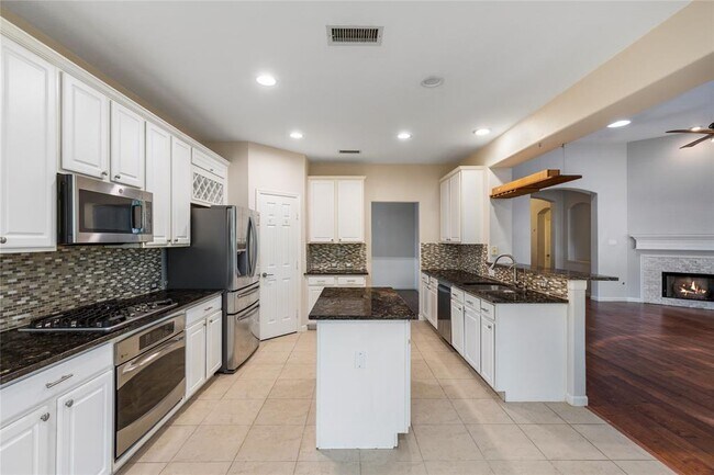 Building Photo - 11 Belcarra Pl