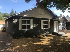 Building Photo - 3 BEDROOM GARLAND DISTRICT BUNGALOW