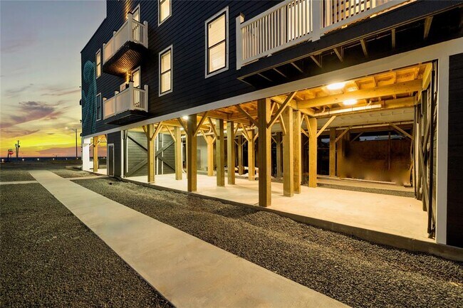 Building Photo - 803 Avenue K