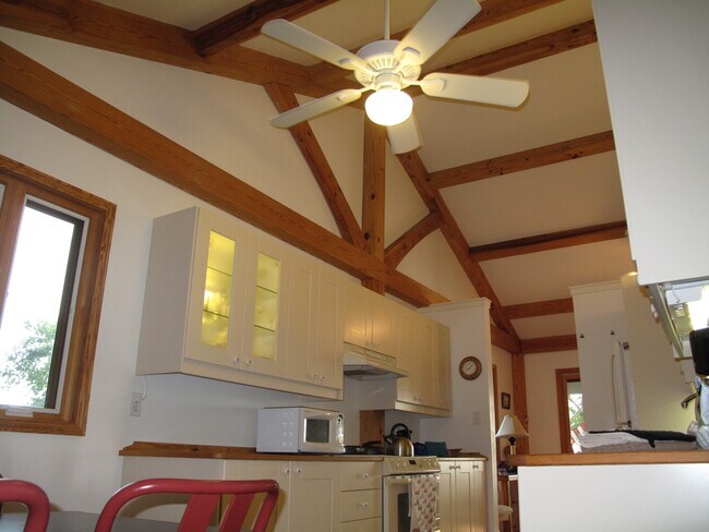 Building Photo - 402 Forest Beach Rd