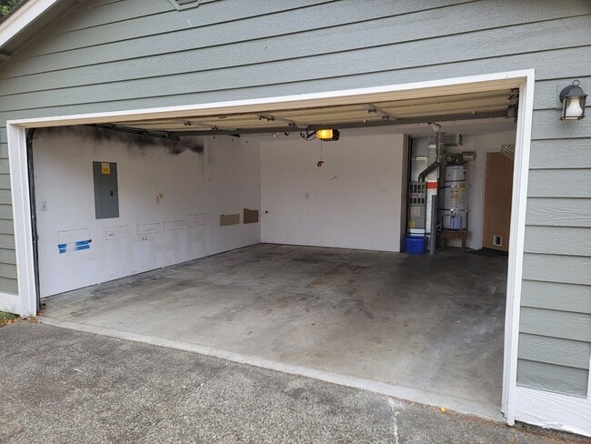 Building Photo - Charming 3 Bed/2 Bath Rambler in NE Tacoma — Cul-de-Sac Living with a Fenced Yard