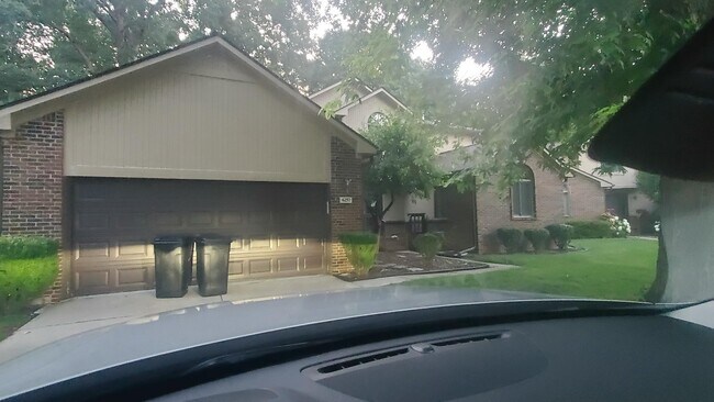 Building Photo - 6257 Gatewood