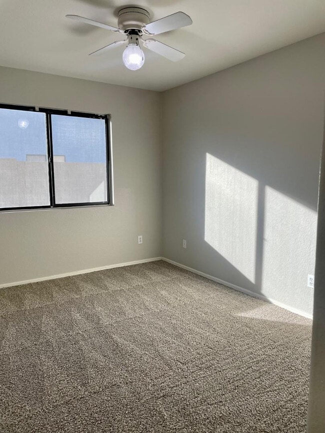 Building Photo - 2422 E Remington Pl