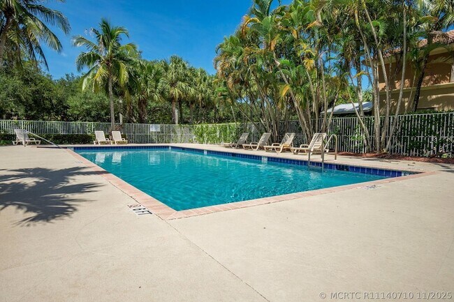 Building Photo - 213 River Bluff Ln