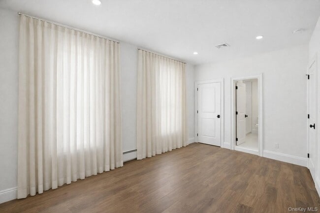 Building Photo - 13 W Hoffman Ave