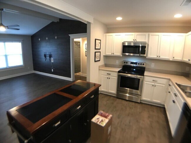 Building Photo - 111 Hunters Landing Dr