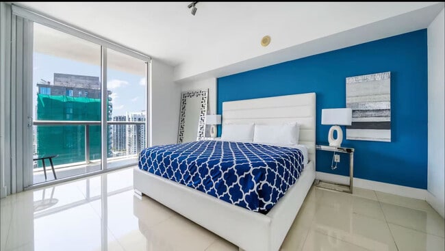 Building Photo - 485 Brickell Ave