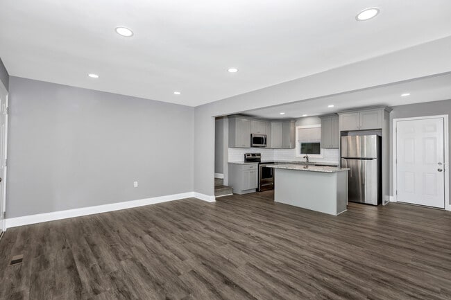 Building Photo - 504 Marion Dr