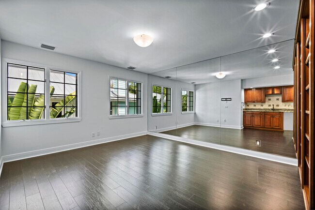 Building Photo - 1238 Vista Del Mar Dr N