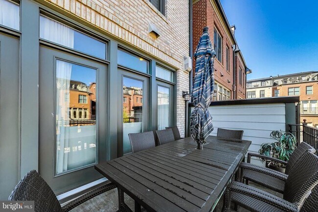 Building Photo - 10821 Symphony Park Dr