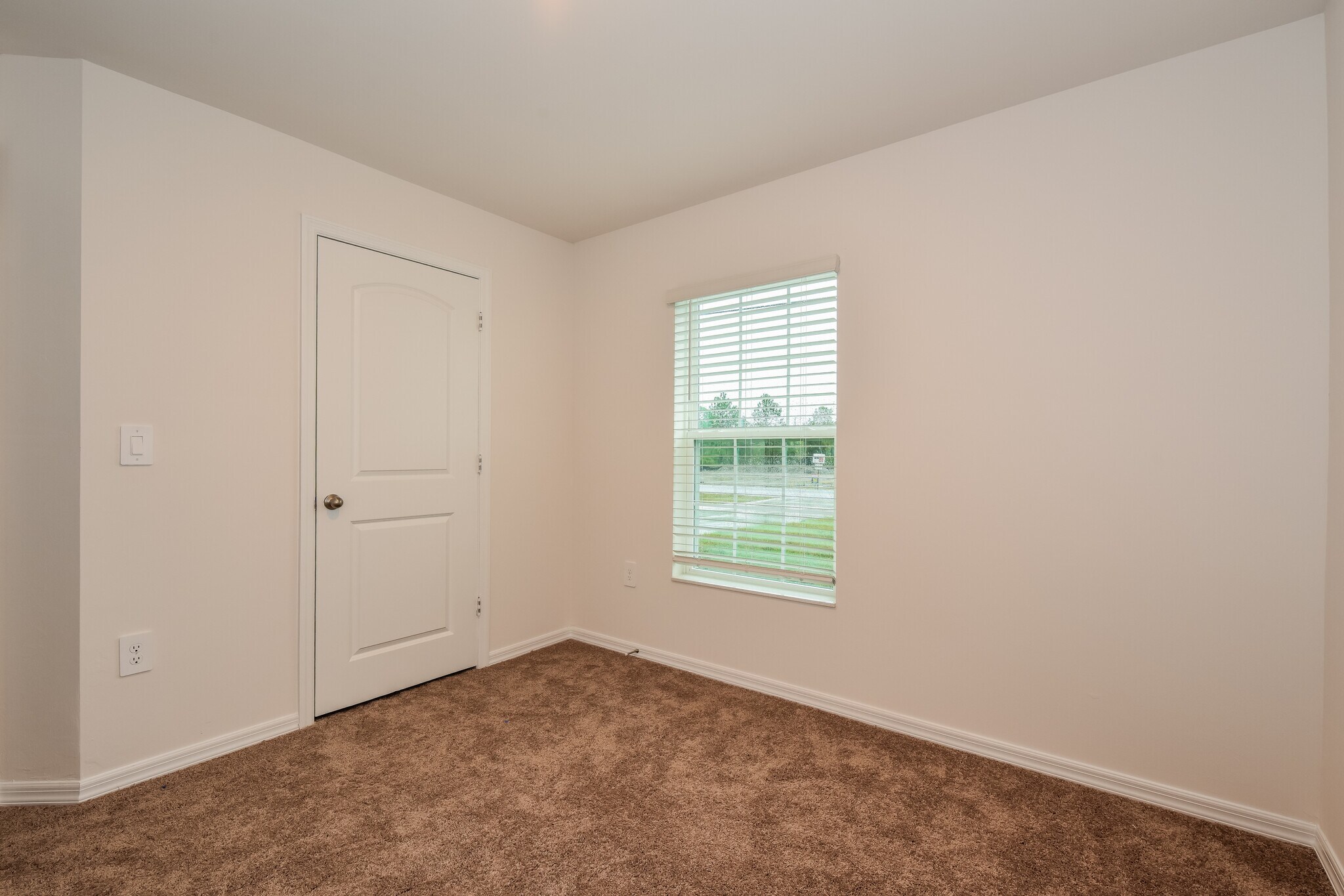 Building Photo - 873 Youngreen Dr