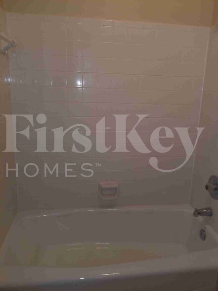 Building Photo - 9924 Avon Farm Ln