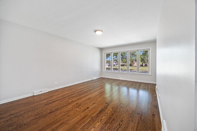 Building Photo - 4850 N Clifton Ave