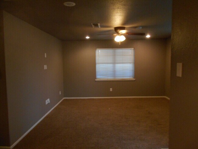 Building Photo - 2/2/2 - Quiet cul-de-sac street in Frenship District