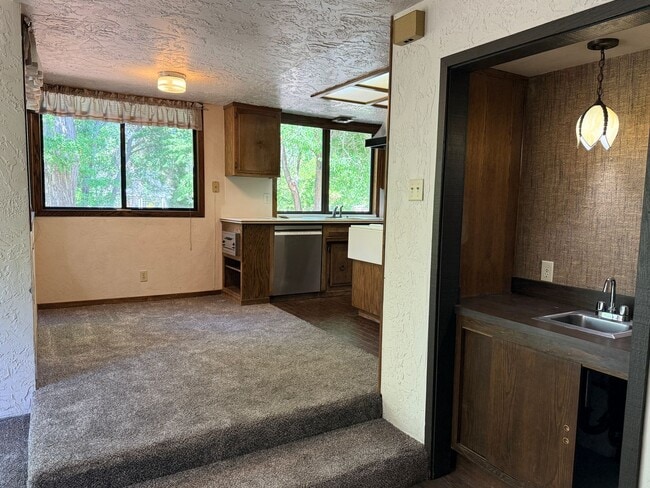 Building Photo - 4 Bed 2.5 Bath House with yard in McLaren Ranch
