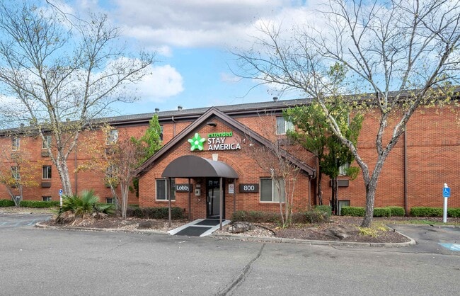 Building Photo - 800 Ridgewood Rd