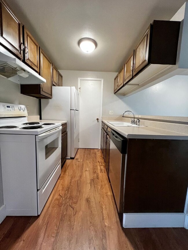 Building Photo - Robertson1005 (KC-DT)