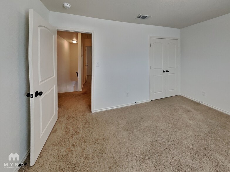 Building Photo - 626 Picnic Ct