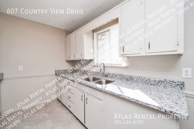 Building Photo - 607 Country View Dr NE