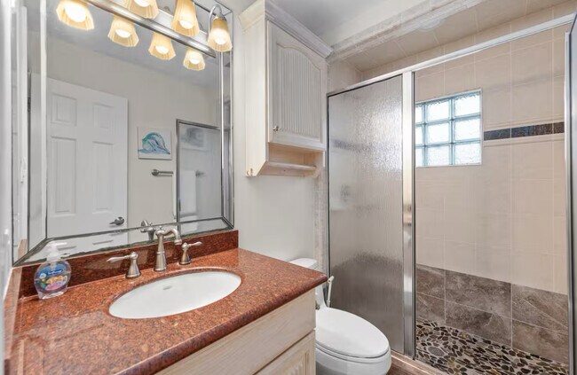 Building Photo - 102 W Corral St