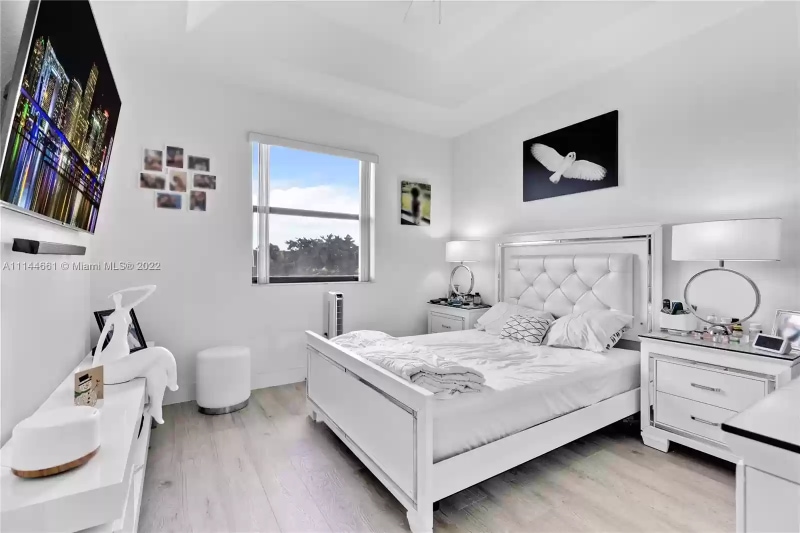 Building Photo - 3709 NE 4th St