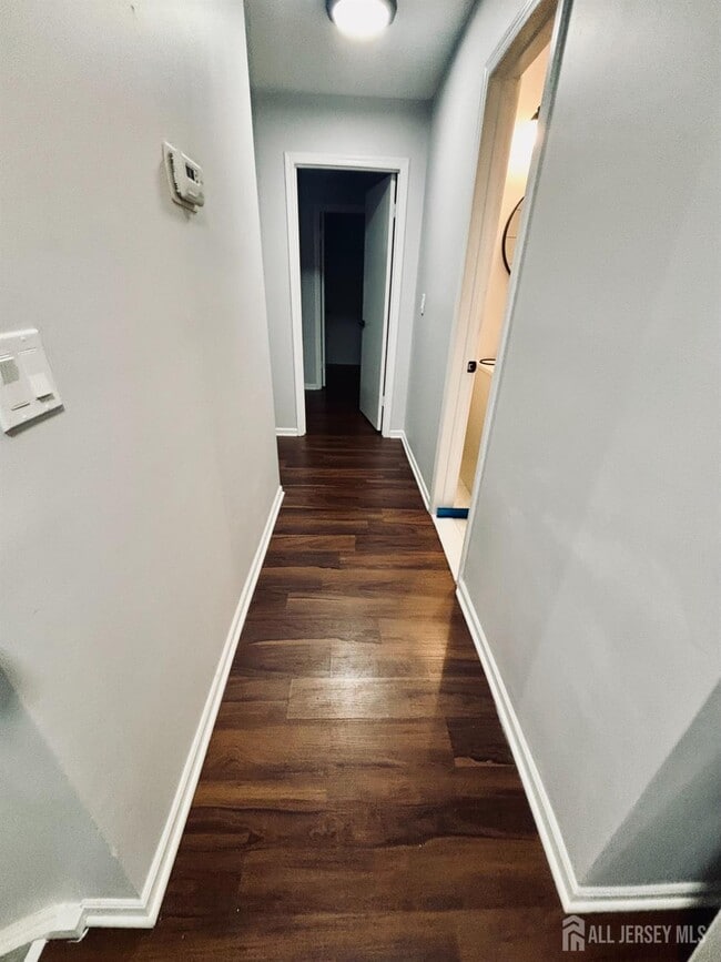 Building Photo - 1 Upperbrook Ct