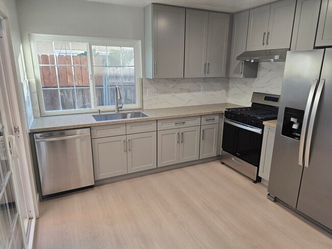 Building Photo - Two-bedroom house in Mira Mesa WITH SOLAR!