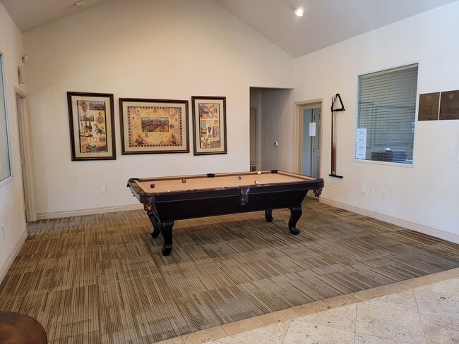 Building Photo - The Perfect One Bedroom, One Bath Condo