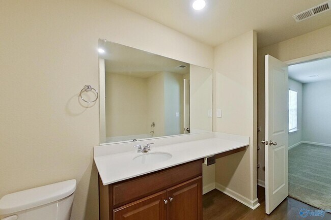 Building Photo - 1067 Pilgrim Ln