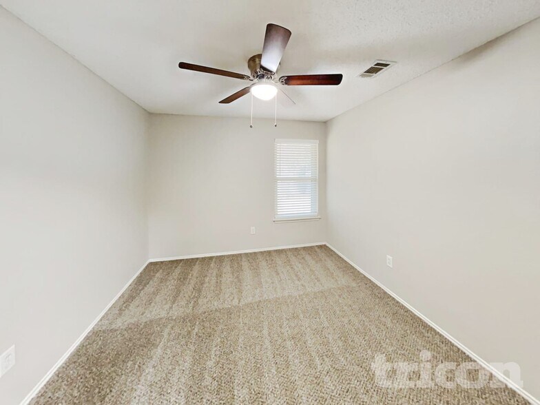 Building Photo - 433 Candlestick Trail