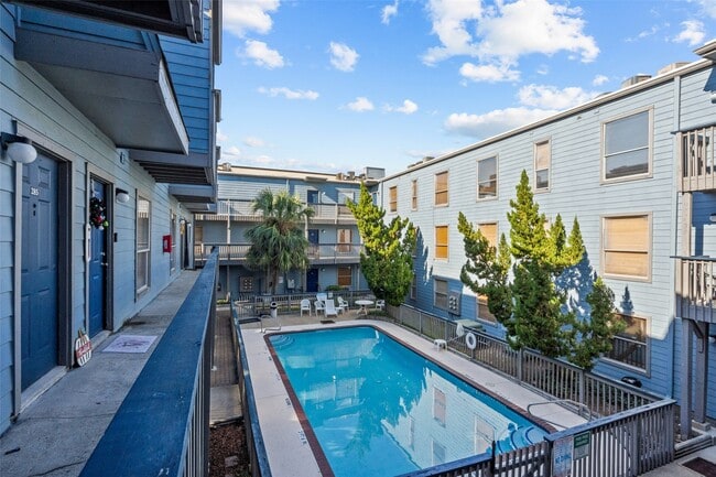 Primary Photo - 8100 Seawall Blvd