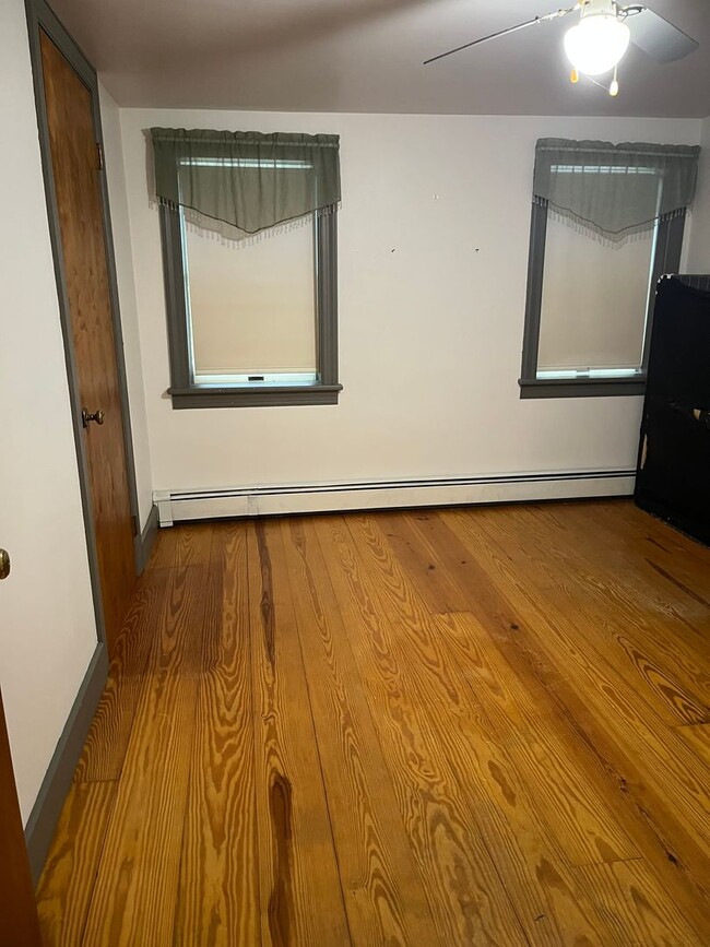 Building Photo - Spacious 3-Bedroom Farmhouse for Rent – Peaceful Country Living