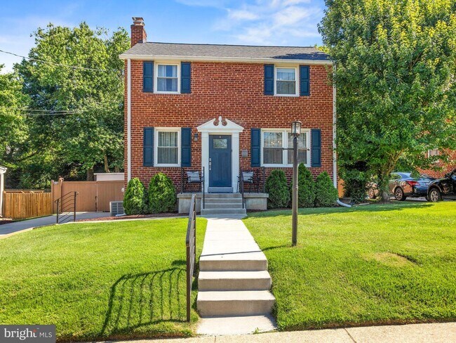 Building Photo - 2605 Arcola Ave