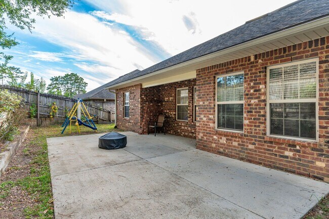 Building Photo - Beautiful 4 Bed / 2.5 Bath Home in Duggan ...