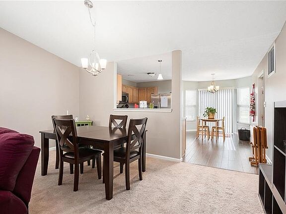 Building Photo - 1027 Pine Ridge Way