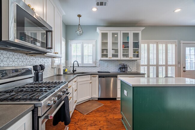 Building Photo - 2096 Fairport Way