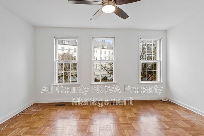 Building Photo - 123 E St SE