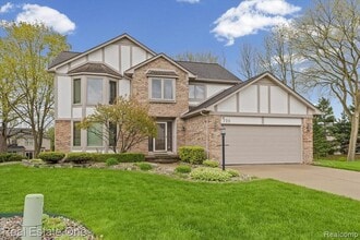 Building Photo - 720 Essex Dr