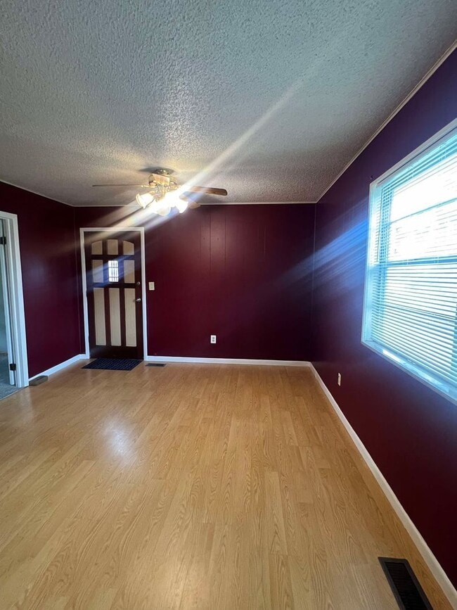 Building Photo - COMING SOON: Spacious 3BR/2BA Home In Webb City, MO with shed and bonus room!!