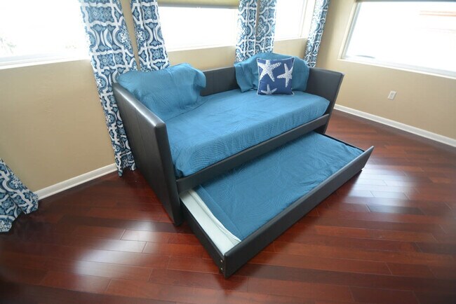 Building Photo - 62 Moody Dr