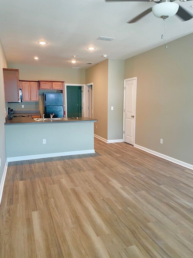 Building Photo - 3/3 condo convenient to FSU, FAMU, TCC, re...