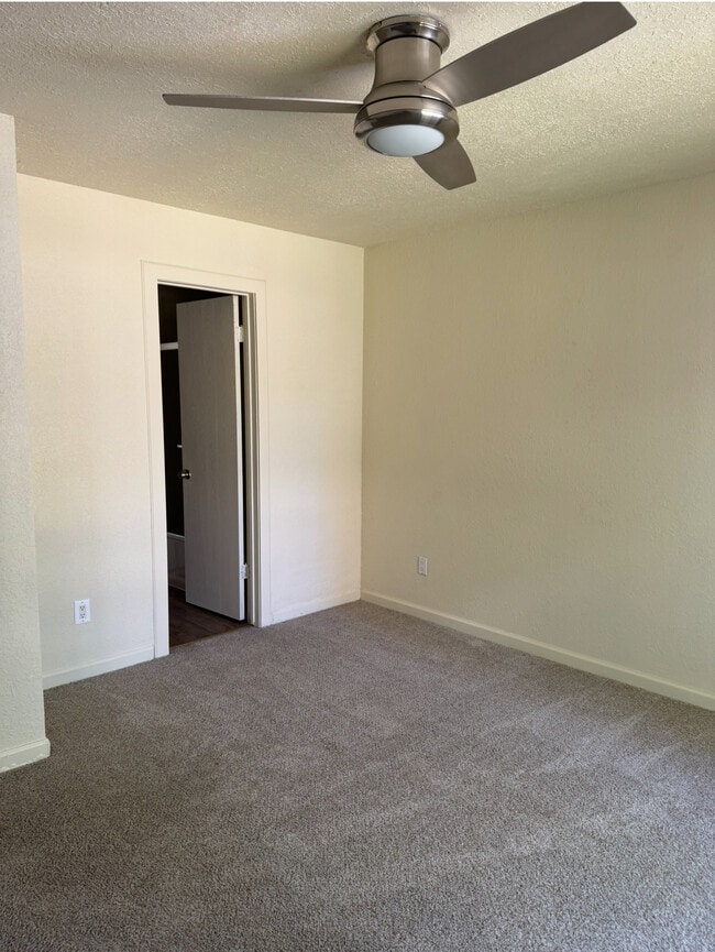 Building Photo - 103 Racquet Pl