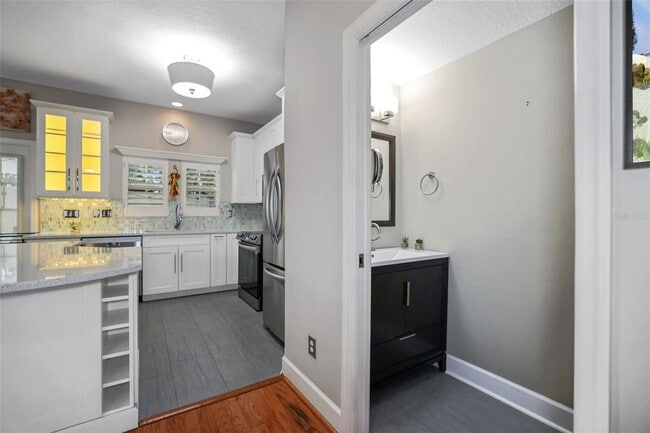 Building Photo - 632 Charles Ct S