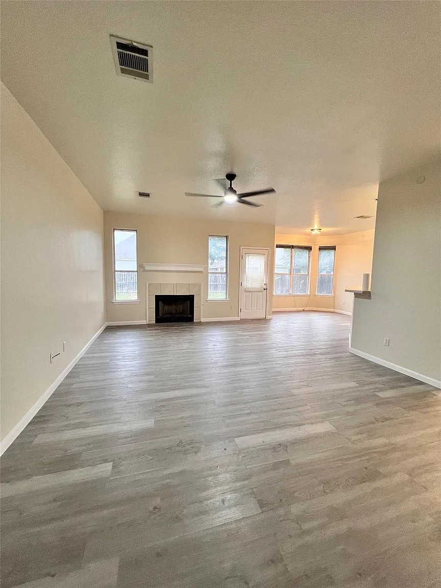 Building Photo - Room in House on Amy Francis St