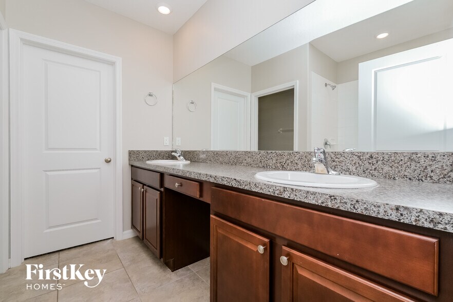Building Photo - 7410 Pearly Everlasting Ave